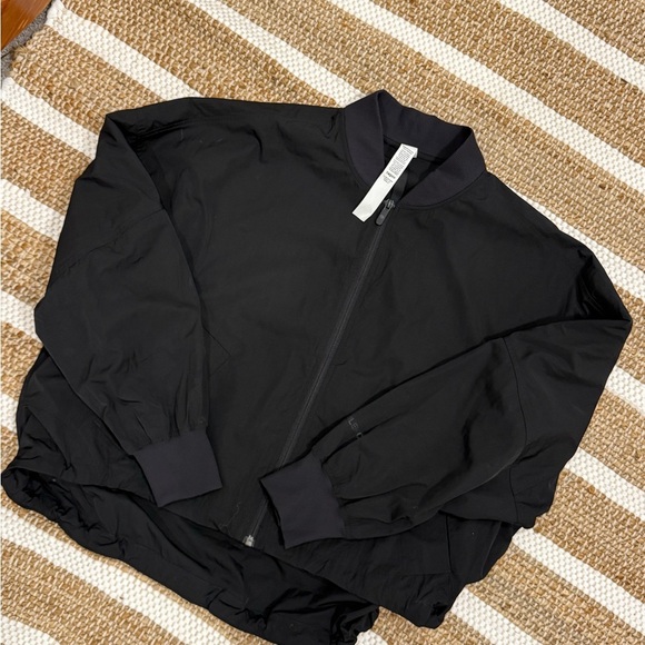 NWOT Lululemon Lightweight Hem-Clinch Bomber Jacket Sz XS in Black - Picture 4 of 6